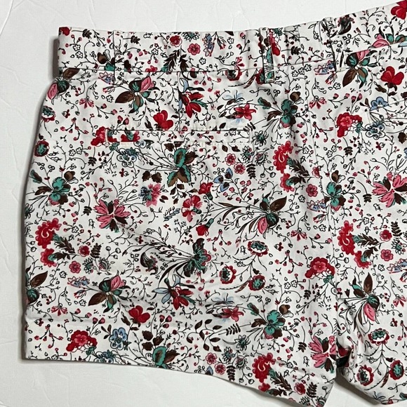 Banana Republic Sunshine White Floral Bermuda Short Size 8, 3.25" leg - Picture 7 of 12